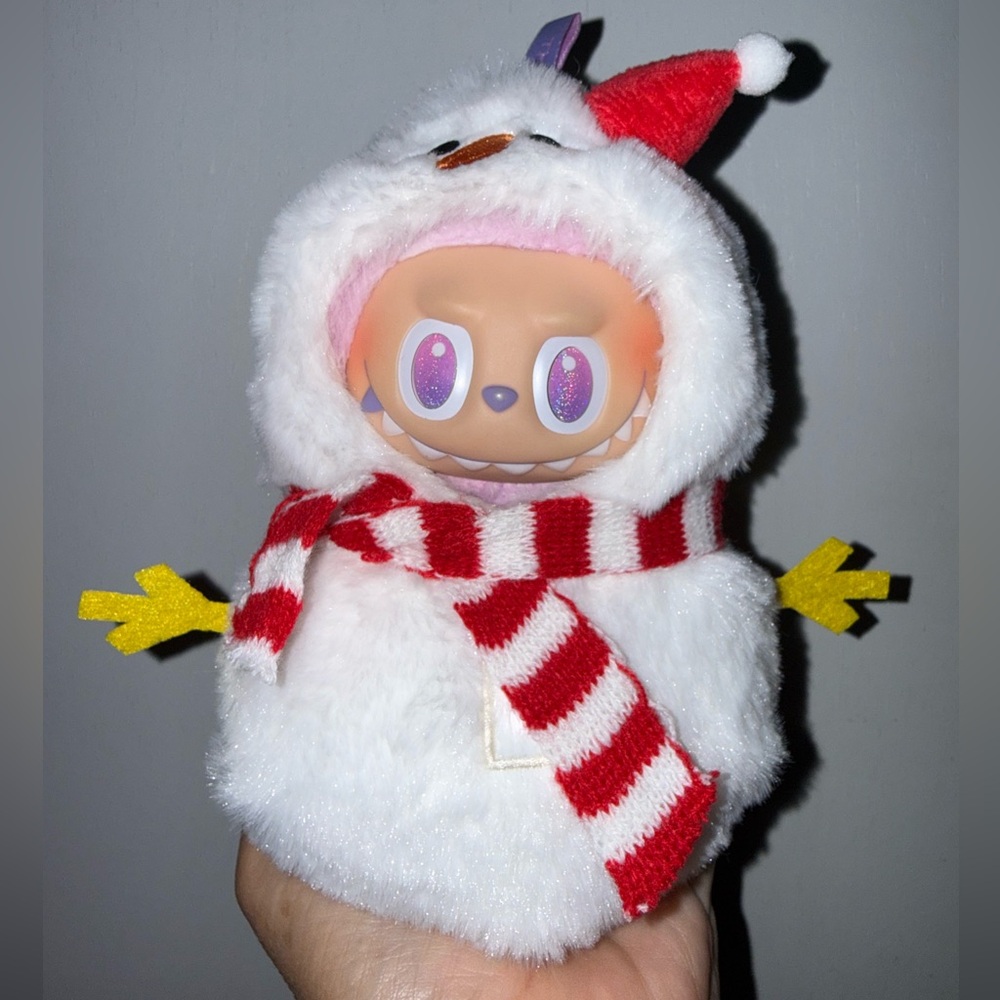 Labubu Holiday outfit- Snowman outfit with scarf